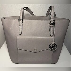 Michael Kors Pearl Grey Leather Jet Set Large Multi Function Pocket Tote Bag